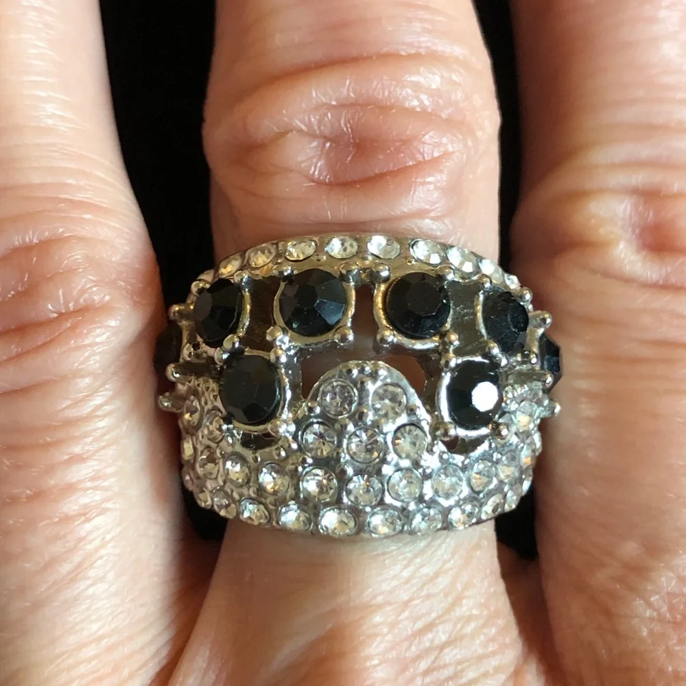 Elegant Silver and Black Rhinestone Women's Ring